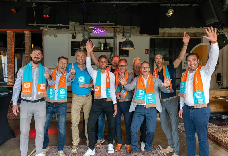 De schrijvers van Iedereen aan! bij een FunFabriek evenement
